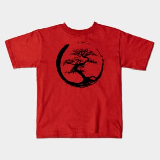 Zen Bonsai Tree in Enso Circle (black) Kids T-Shirt